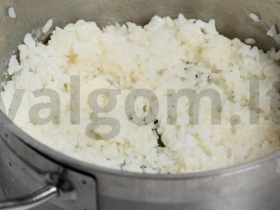 Saldus ryžių apkepas su razinomis Žingsnis 2