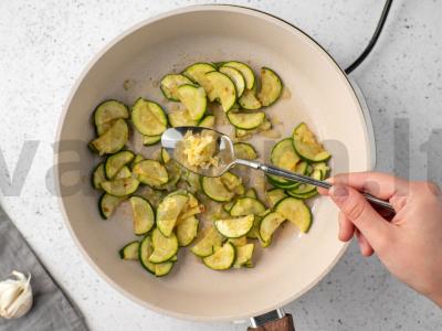 Makaronai su krevetėmis ir žolelėmis Žingsnis 6