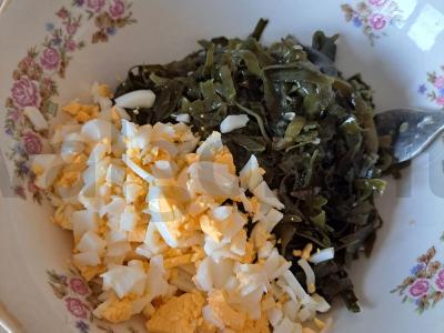 Jūros kopūstų salotos su kiaušiniais Žingsnis 5