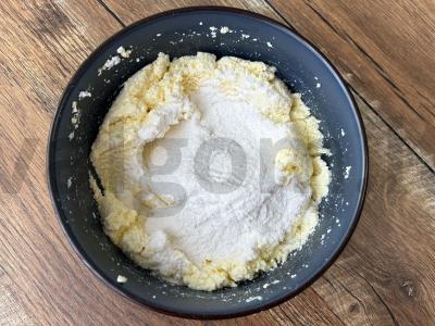 Švelnūs varškėčiai su manų kruopomis Žingsnis 5