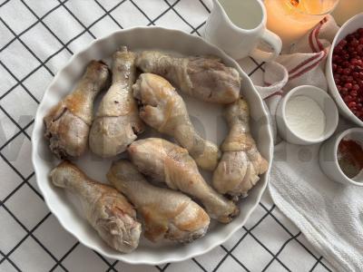 Vištienos blauzdelės su spanguolių padažu Žingsnis 2