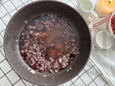 Vištienos blauzdelės su spanguolių padažu Žingsnis 6