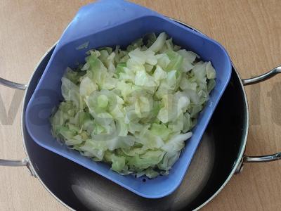 Kopūstų kotletai su keptu svogūnu Žingsnis 3