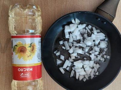 Kopūstų kotletai su keptu svogūnu Žingsnis 5