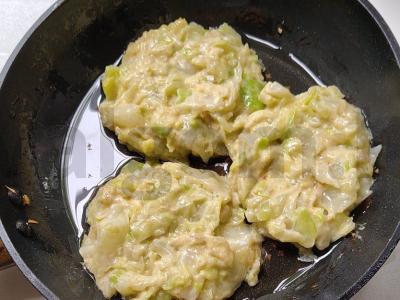 Kopūstų kotletai su keptu svogūnu Žingsnis 14