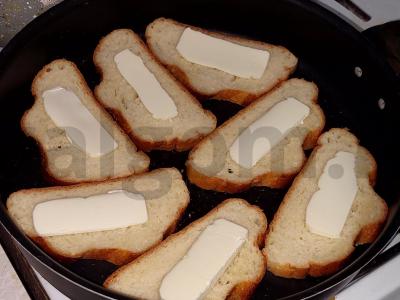 Karšti sumuštiniai su kumpiu pusryčiams Žingsnis 1