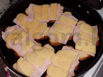 Karšti sumuštiniai su kumpiu pusryčiams Žingsnis 3