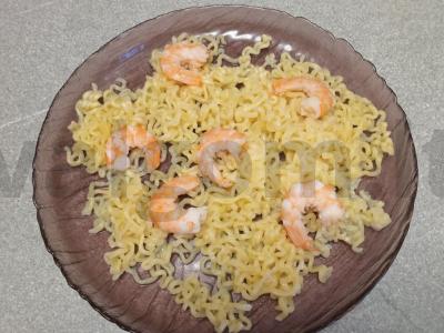 Greito paruošimo makaronai su krevetėmis aštriame grietinėlės padaže Žingsnis 2