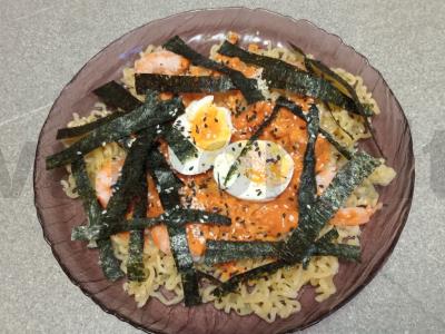 Greito paruošimo makaronai su krevetėmis aštriame grietinėlės padaže pagrindine nuotrauka