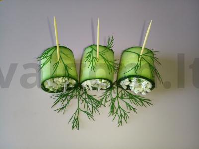 Agurkų ritinėliai su varškės-sūrio įdaru pagrindine nuotrauka