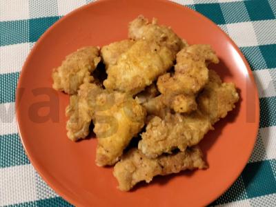 Namų vištienos nagetai su triguba paniruote keptuvėje pagrindine nuotrauka