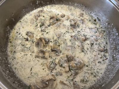 Kvapni makaronai su grybais grietinėlės padaže Žingsnis 12