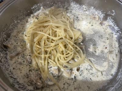 Kvapni makaronai su grybais grietinėlės padaže Žingsnis 14