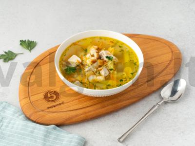 Kalakutienos sriuba su makaronais pagrindine nuotrauka