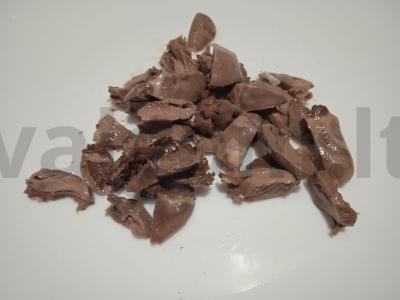 Salotas „Donkų“ su virtais vištienos širdelėmis Žingsnis 2