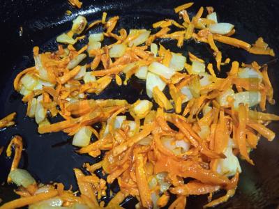 Salotas „Donkų“ su virtais vištienos širdelėmis Žingsnis 5