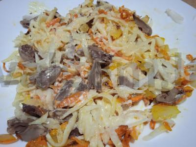 Salotas „Donkų“ su virtais vištienos širdelėmis Žingsnis 8