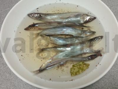 Šprotas aštriame marinate Žingsnis 3