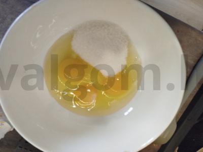 Birios varškės apkepas su džiovintomis abrikosais Žingsnis 2