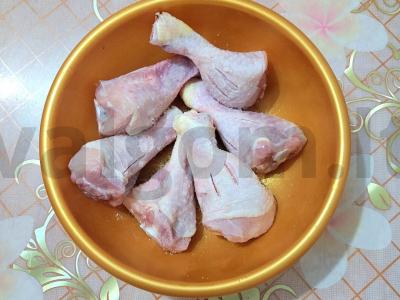 Rudai vištienos blauzdos majoneze ir prancūziškoje garstyčioje su bulvėmis Žingsnis 1