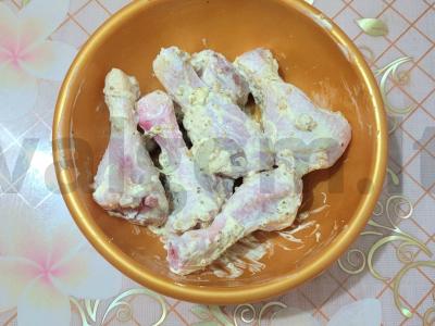 Rudai vištienos blauzdos majoneze ir prancūziškoje garstyčioje su bulvėmis Žingsnis 3