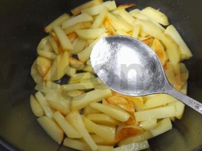 Kepta bulvė su grietine lėtoje viryklėje Žingsnis 5