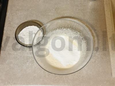 Varškės keksiukai „Pūkinukai“ Žingsnis 4