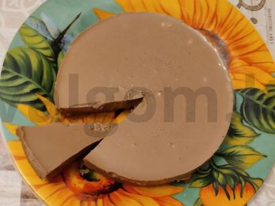 Sūrio pyragas su grietine ir kondensuotu pienu be kepimo pagrindine nuotrauka