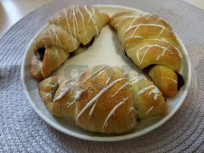 Kruasanai su pieno šokoladu pagrindine nuotrauka