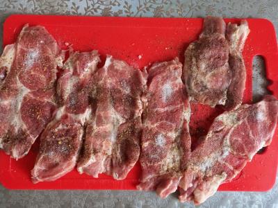 Kiaulienos kotletai su džiūvėsėliais Žingsnis 2