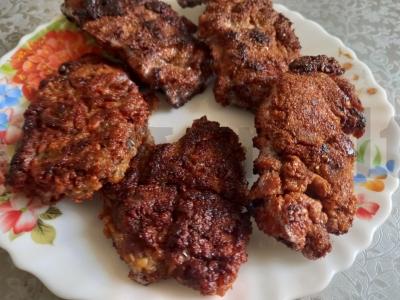 Kiaulienos kotletai su džiūvėsėliais pagrindine nuotrauka