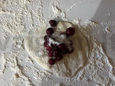 Sultingas keptas pyragėlis su cukrine vyšnia Žingsnis 2