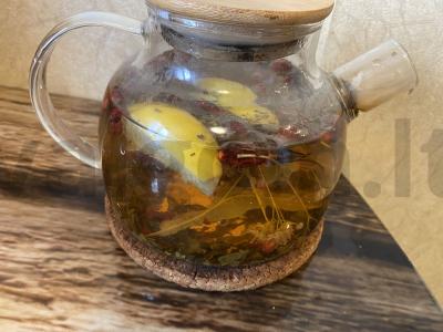 Šildantis uogų gėrimas pagrindine nuotrauka