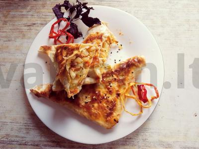 Krištolinė kopūstinė iš lavašo su kopūstų įdaru pagrindine nuotrauka