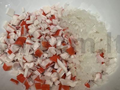 Salotos su krabų lazdelėmis ir traškučiais Žingsnis 2