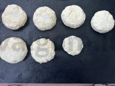 Kepti varškėčiai su rikota Žingsnis 2