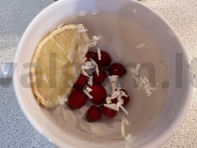 Kokosų arbata namuose su vaisiais pagrindine nuotrauka