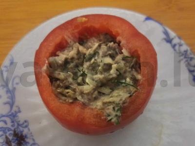 Pomidoras su konservuota skumbrija ir sūriu pagrindine nuotrauka