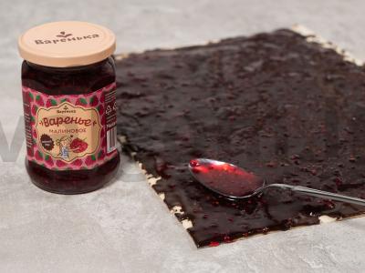 Širdelės sausainiai su šokoladu ir avietėmis Žingsnis 2