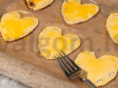 Širdelės sausainiai su šokoladu ir avietėmis Žingsnis 5