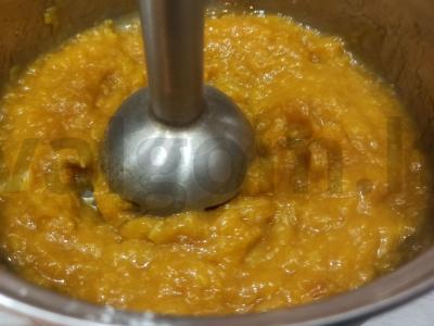 Trijų ingredientų abrikosų tyrė Žingsnis 3