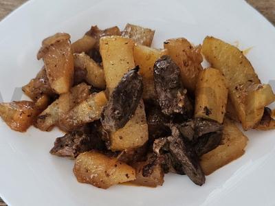 Bulvės su kalakutų širdelėmis lėtoje viryklėje pagrindine nuotrauka