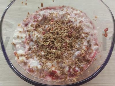 Termostatinis jogurtas su aviečių konfitu ir granola pagrindine nuotrauka