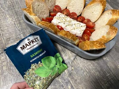 Keptas brie sūris su bagete, pomidorais ir žolelėmis Žingsnis 6