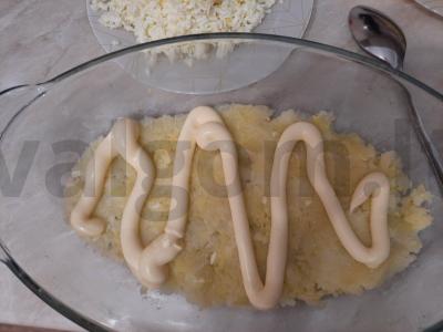 Sluoksniuotas salotas „Mimoza“ su sardinomis Žingsnis 5