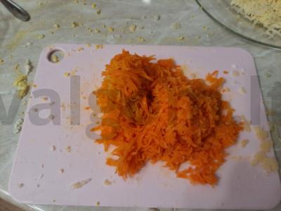 Sluoksniuotas salotas „Mimoza“ su sardinomis Žingsnis 12