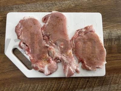 Kepta kiauliena su pomidorais ir sūriu Žingsnis 2