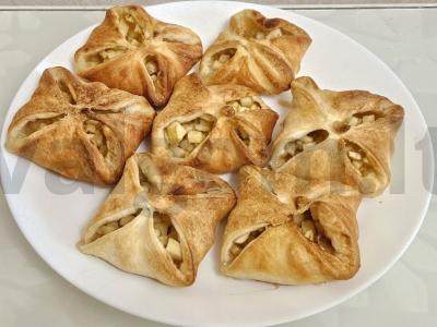 Bananų-obuolių pyragėliai pagrindine nuotrauka