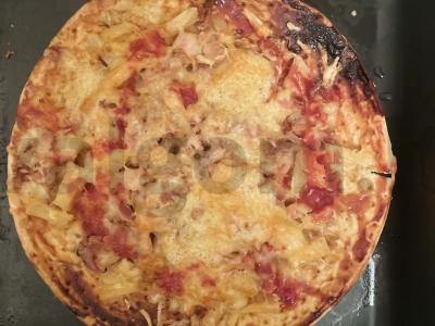 Vištienos pica su ananasais pagrindine nuotrauka