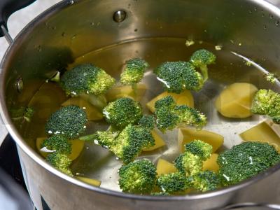 Kroketai iš bulvių ir brokolių, kepti orkaitėje Žingsnis 2